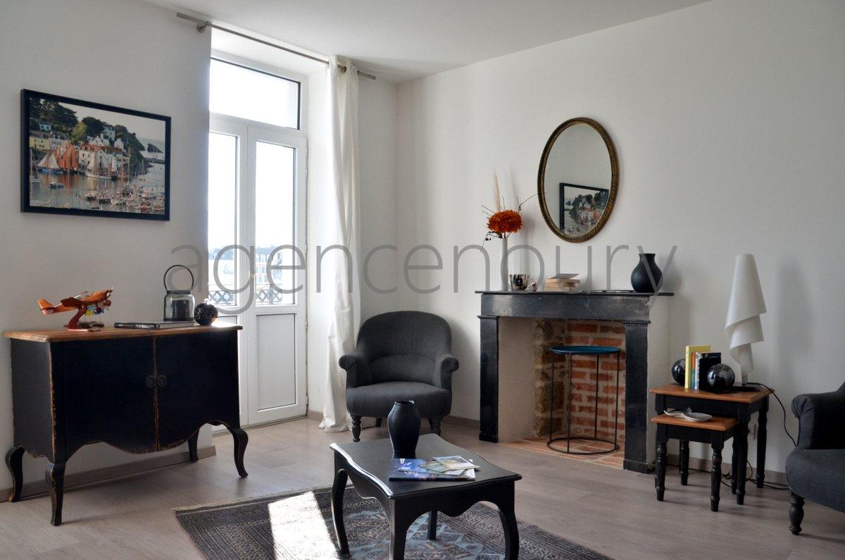 La double vue quoffrent les fentres de cet appartement traversant est trs sduisante. 