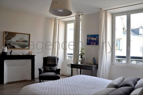 La double vue quoffrent les fentres de cet appartement traversant est trs sduisante. 