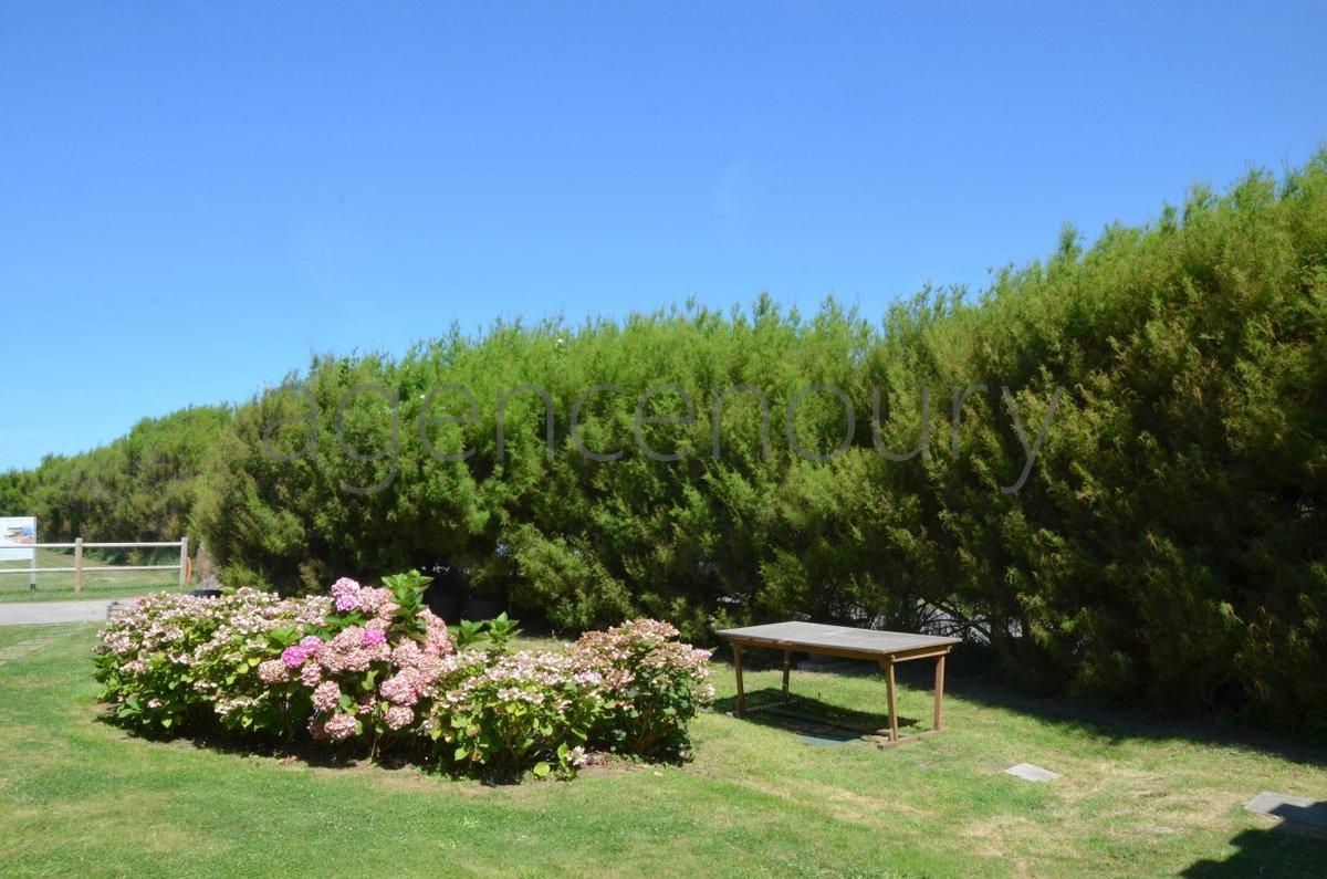 Ce studio est unique en son genre : cest une des rares habitations situes en bordure du golf de Sauzon. 