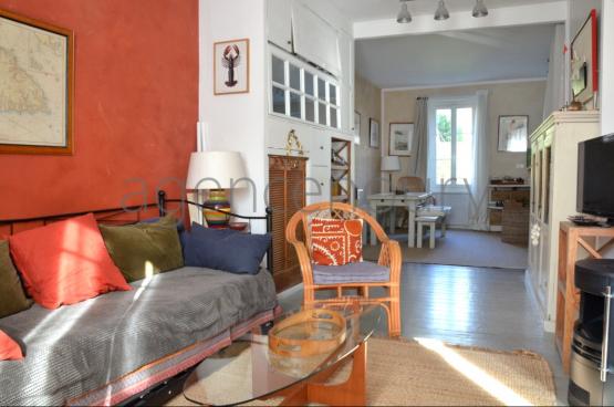 Dcor avec gout et dlicatesse, voici un appartement haut de plafond, chaleureux, lumineux..