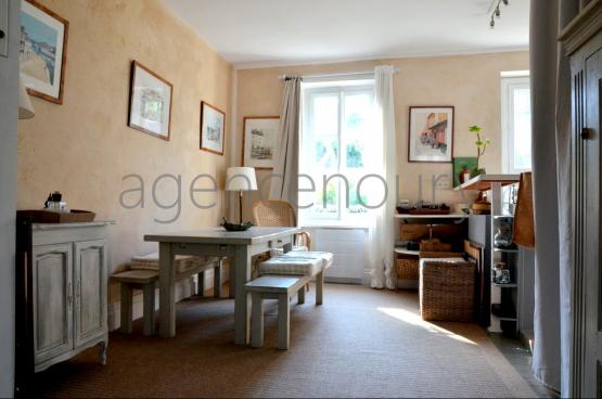 Dcor avec gout et dlicatesse, voici un appartement haut de plafond, chaleureux, lumineux..