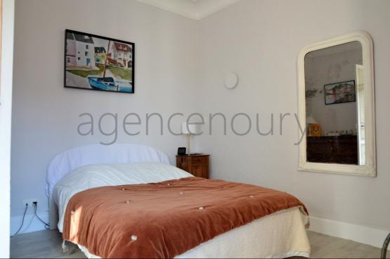 Dcor avec gout et dlicatesse, voici un appartement haut de plafond, chaleureux, lumineux..