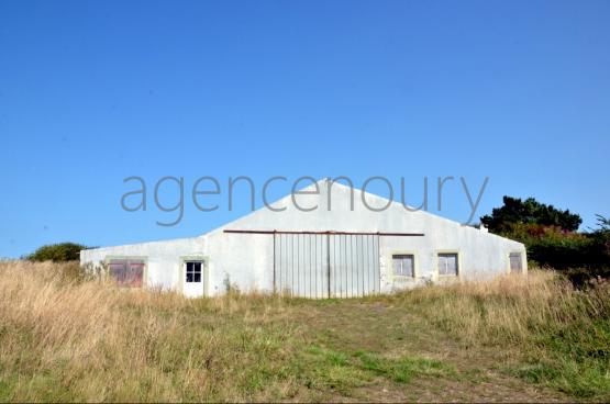 Ce trs grand hangar (420 m) peut tre lgalement amnag en habitation.