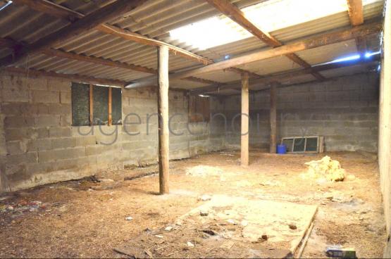 Ce trs grand hangar (420 m) peut tre lgalement amnag en habitation.
