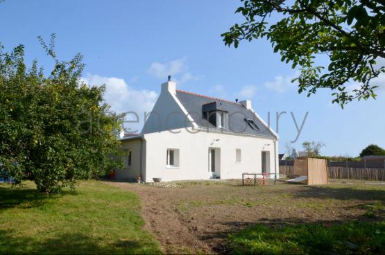 Au bout d'une impasse,  l'extrmit dun hameau, cette maison quasiment neuve vient de faire lobjet dune restauration en profondeur.