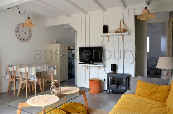 Cette maison toute simple, proche de la cote, profite d'une localisation pleine d'attrait.