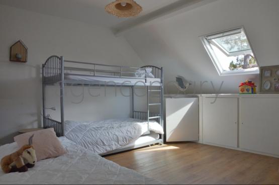 Cette maison toute simple, proche de la cote, profite d'une localisation pleine d'attrait.