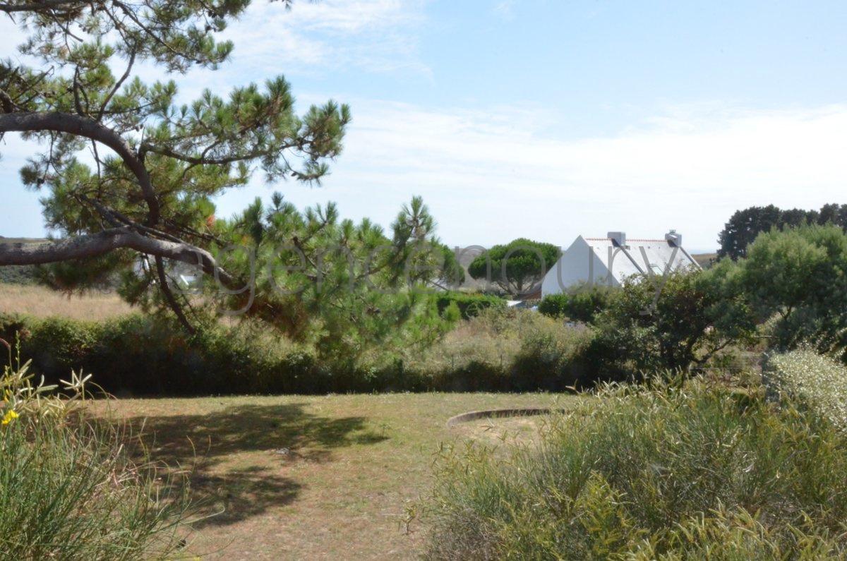 Cette maison toute simple, proche de la cote, profite d'une localisation pleine d'attrait.