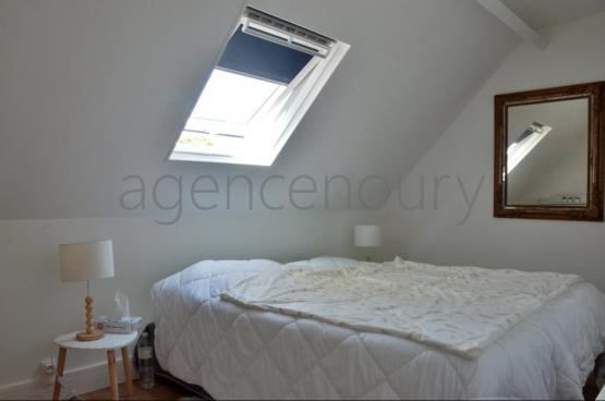 Cette maison toute simple, proche de la cote, profite d'une localisation pleine d'attrait.