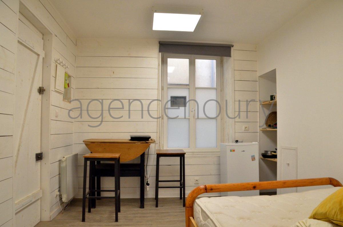 Ce studio, d'une surface de 17.90m�, est situ� au c�ur de Le Palais.