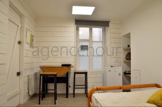 Ce studio, d'une surface de 17.90m�, est situ� au c�ur de Le Palais.
