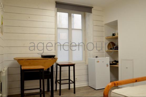 Ce studio, d'une surface de 17.90m�, est situ� au c�ur de Le Palais.