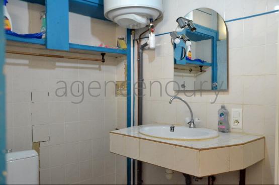 Ce studio, d'une surface de 17.90m�, est situ� au c�ur de Le Palais.