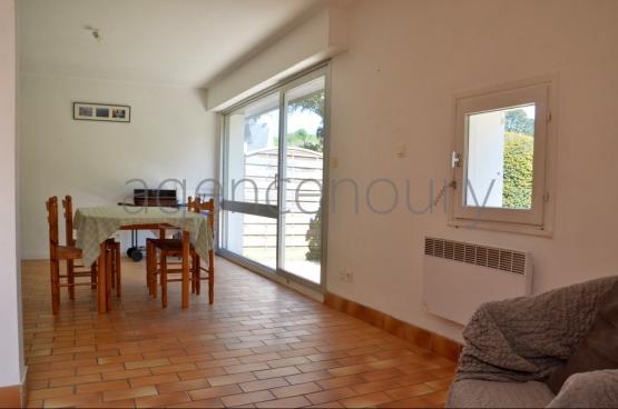 A 500 m�tres du c�ur de Palais, avec un jardin de plain pied (95m�) bord� de beaux arbres,