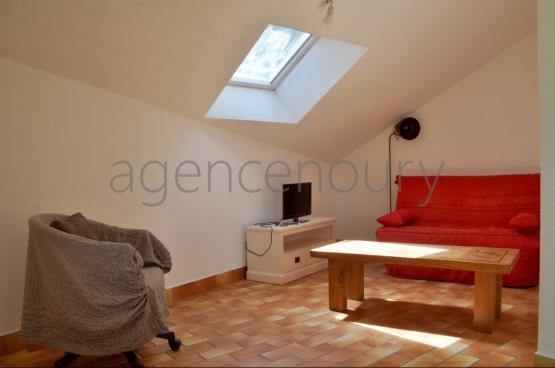 A 500 m�tres du c�ur de Palais, avec un jardin de plain pied (95m�) bord� de beaux arbres,