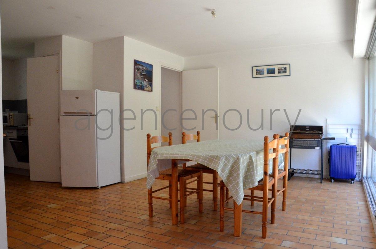 A 500 m�tres du c�ur de Palais, avec un jardin de plain pied (95m�) bord� de beaux arbres,