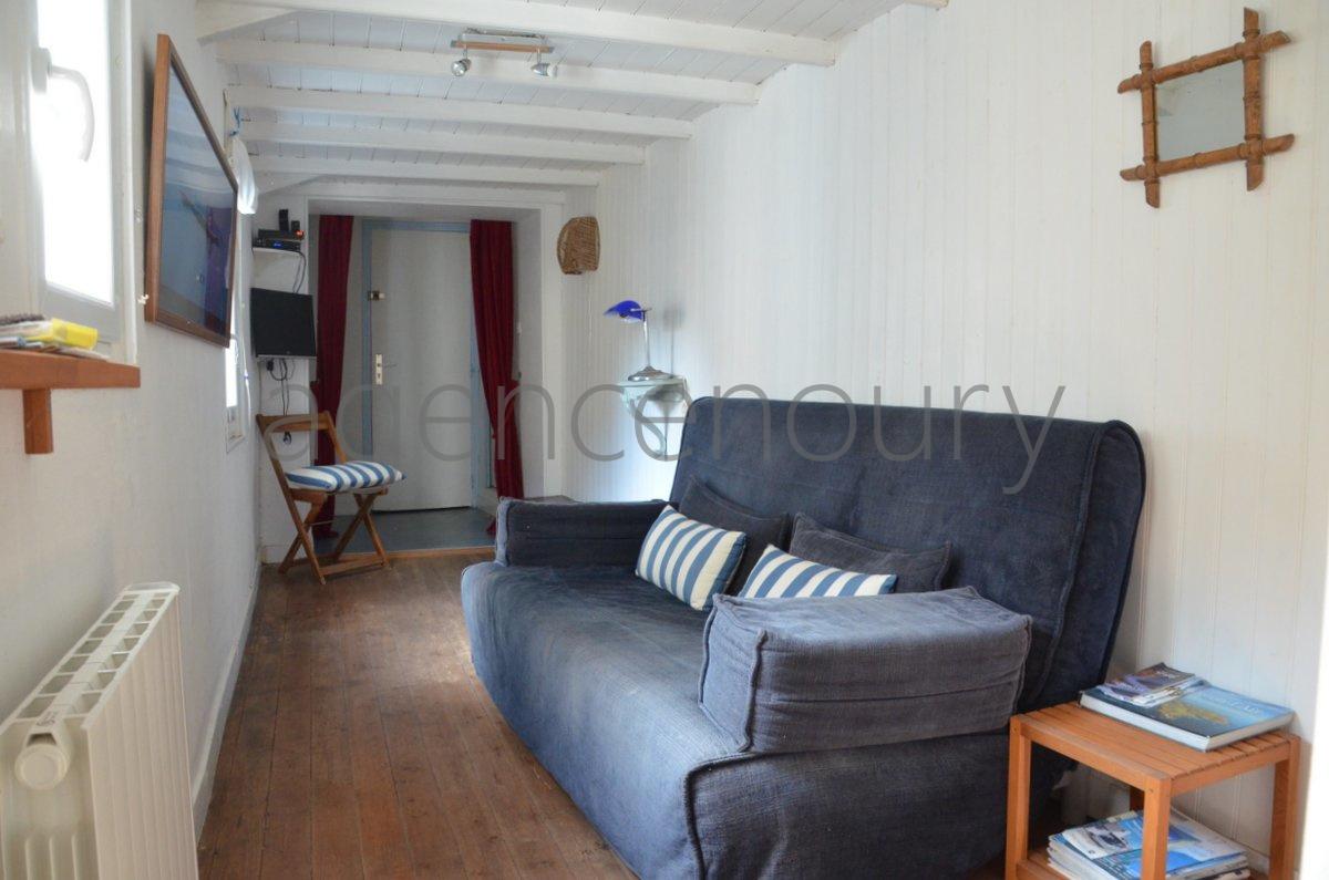 Rarissime � Palais, cet appartement b�n�ficie de deux terrasses ensoleill�es jusqu'au soir en �t�. 