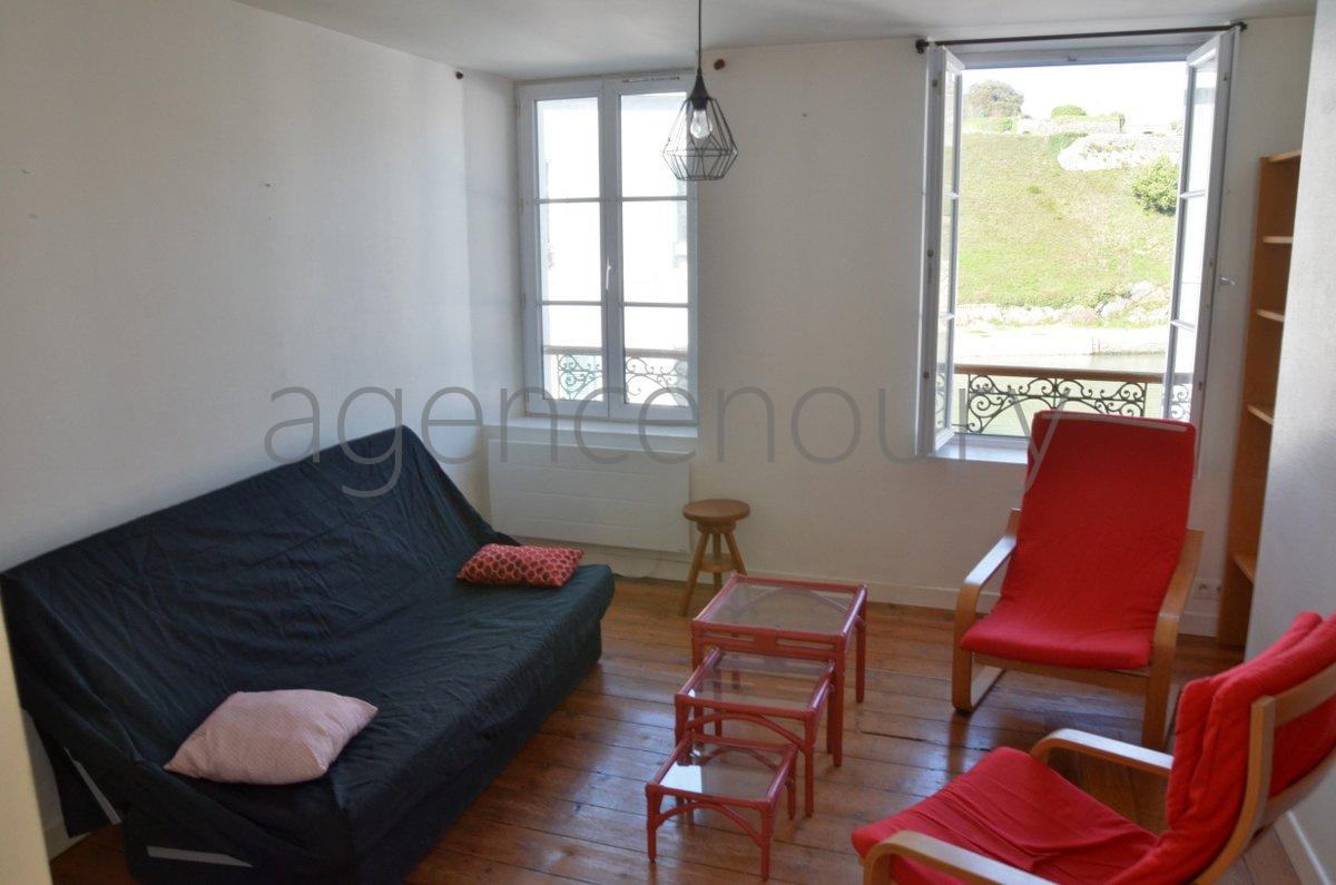 Cet appartement situ� au c�ur de Le Palais b�n�ficie d'un agr�able d�gagement visuel.