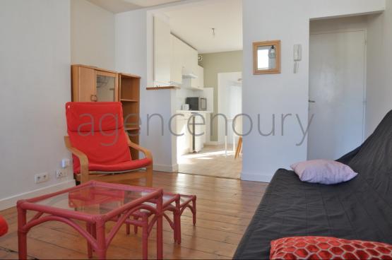 Cet appartement situ� au c�ur de Le Palais b�n�ficie d'un agr�able d�gagement visuel.