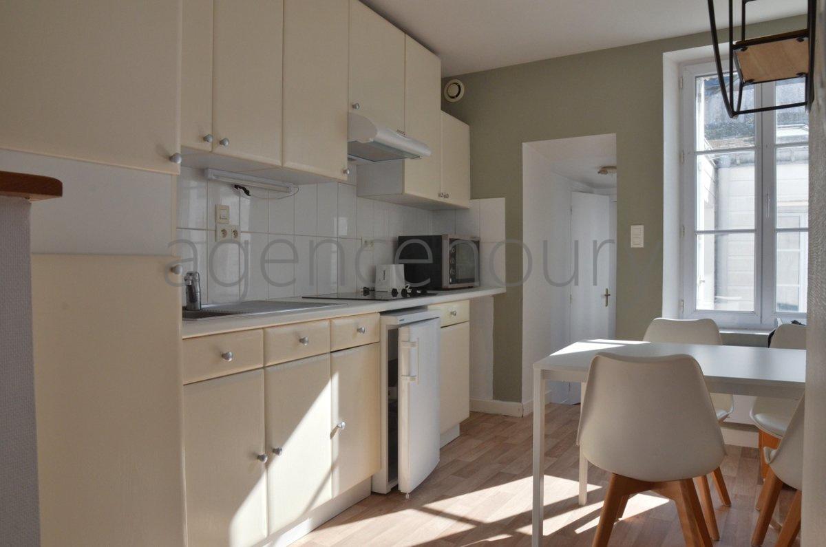 Cet appartement situ� au c�ur de Le Palais b�n�ficie d'un agr�able d�gagement visuel.