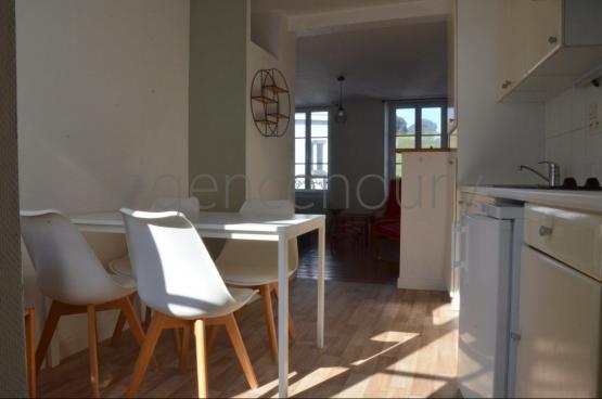 Cet appartement situ� au c�ur de Le Palais b�n�ficie d'un agr�able d�gagement visuel.