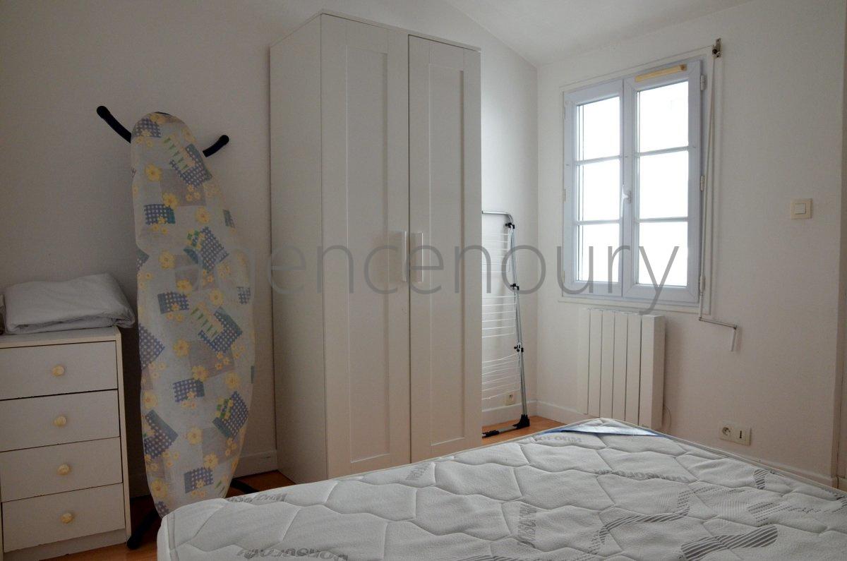 Cet appartement situ� au c�ur de Le Palais b�n�ficie d'un agr�able d�gagement visuel.