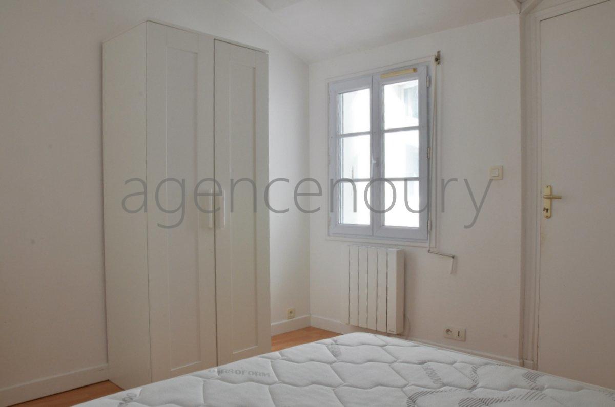 Situ� au c�ur de Le Palais, cet appartement b�n�ficie d'un agr�able d�gagement visuel.