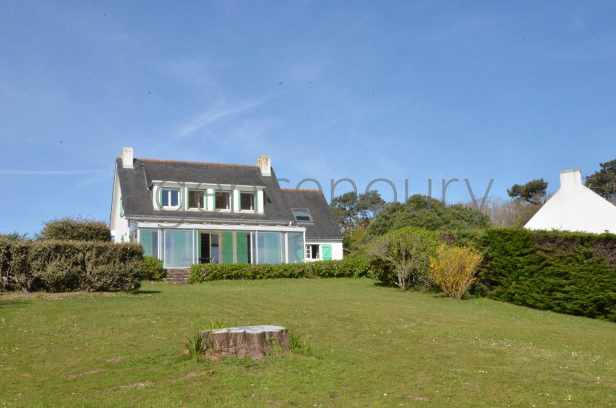 A deux pas de Palais, � l'extr�mit� d'une impasse, au-dessus d'une plage, au grand calme�