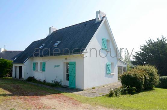 A deux pas de Palais, � l'extr�mit� d'une impasse, au-dessus d'une plage, au grand calme�