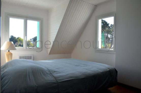 A deux pas de Palais, � l'extr�mit� d'une impasse, au-dessus d'une plage, au grand calme�