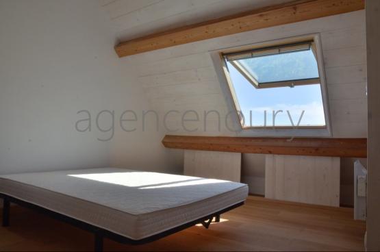 A deux pas de Palais, � l'extr�mit� d'une impasse, au-dessus d'une plage, au grand calme�