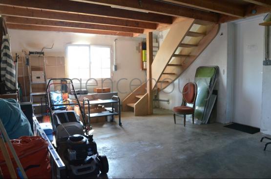 A deux pas de Palais, � l'extr�mit� d'une impasse, au-dessus d'une plage, au grand calme�