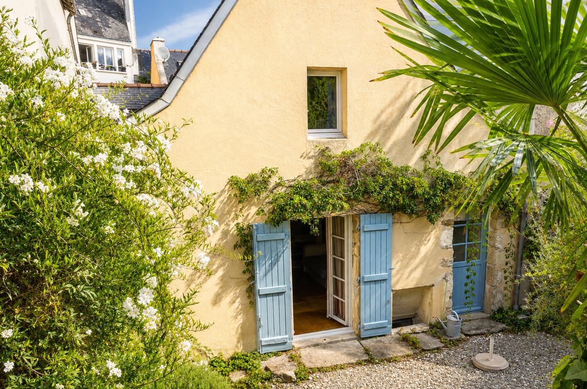 Charmante maison de ville avec ext�rieur arbor� au calme dans le centre de Palais
