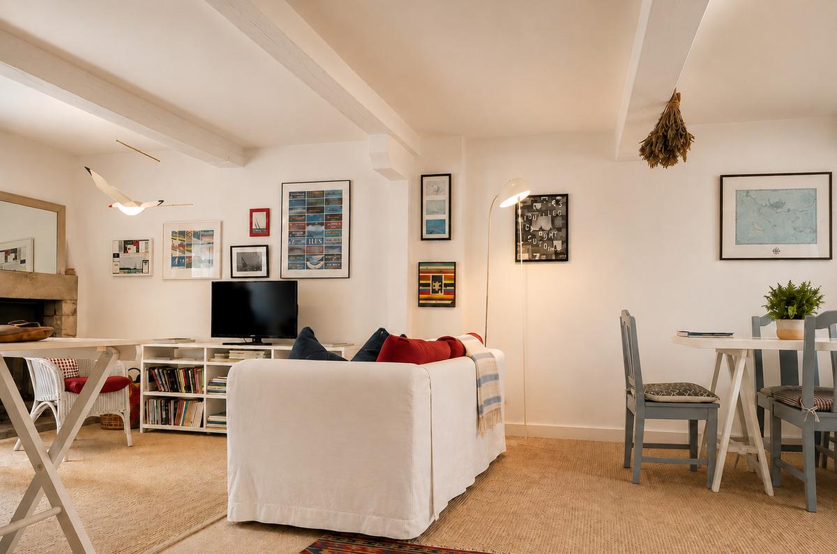 Charmante maison de ville avec ext�rieur arbor� au calme dans le centre de Palais