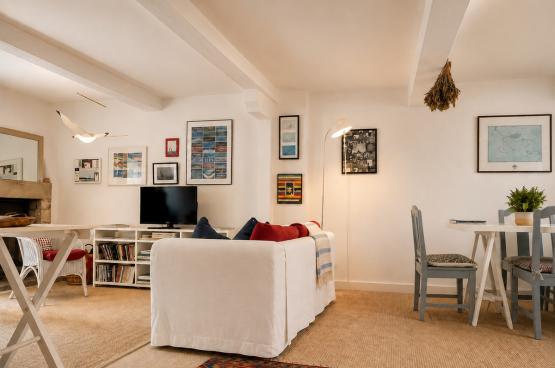 Charmante maison de ville avec ext�rieur arbor� au calme dans le centre de Palais