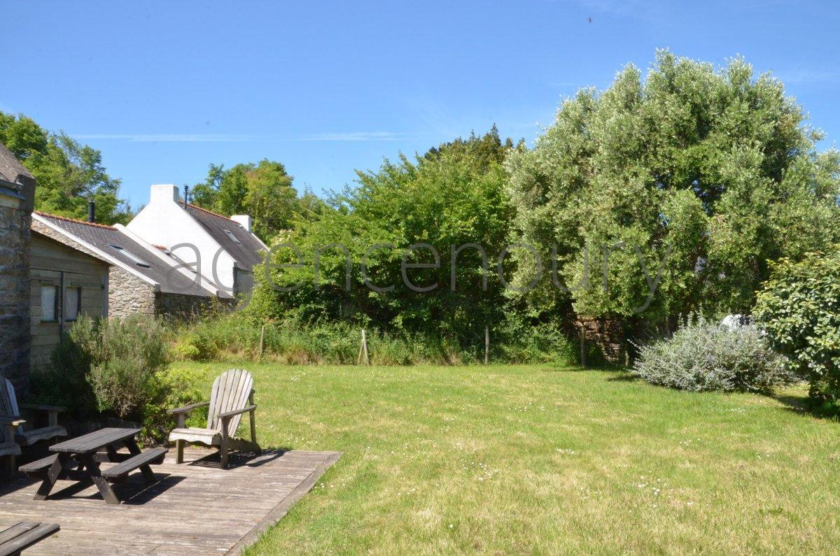 A cinq minutes � pied d'une petite plage intimiste, cette petite maison ancienne, simple, chaleureuse nous a imm�diatement s�duits.