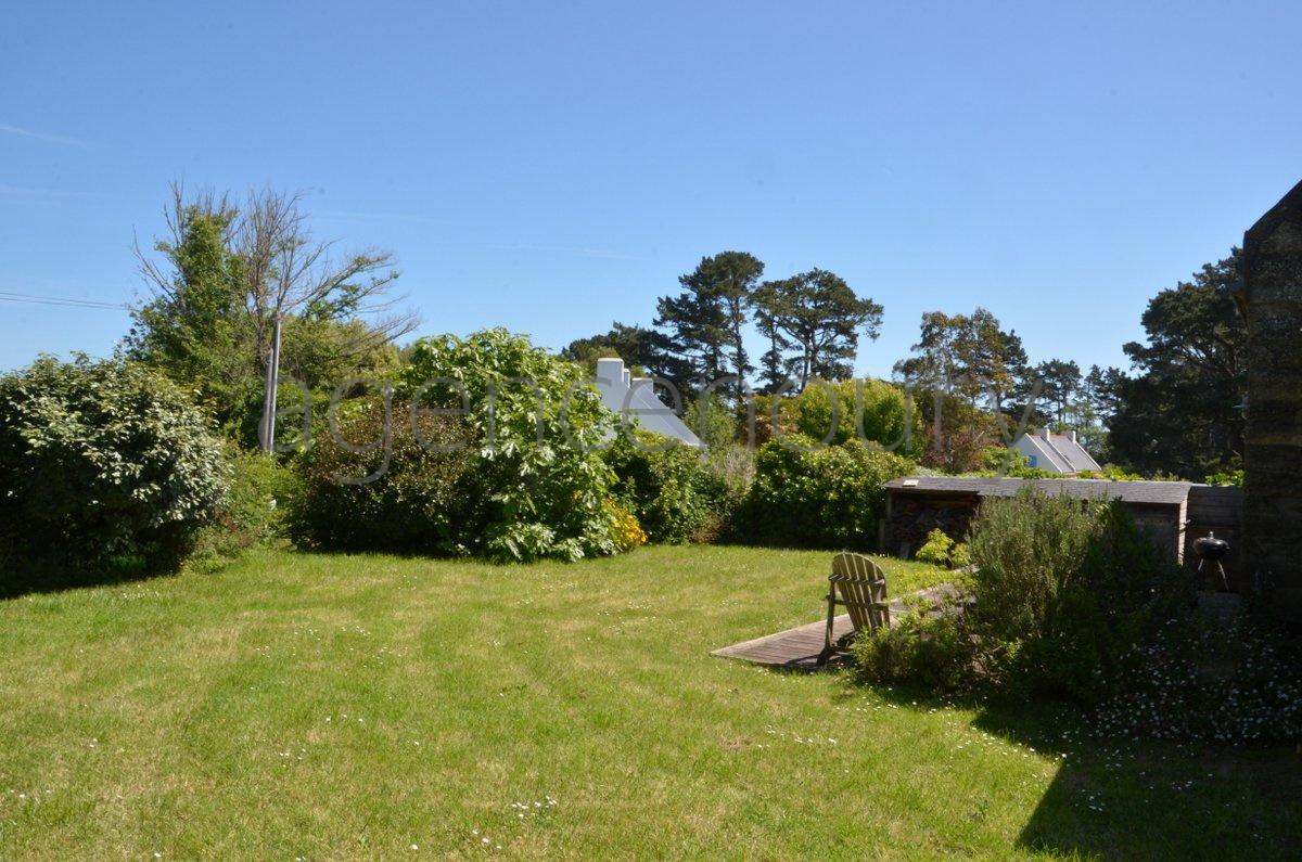 A cinq minutes � pied d'une petite plage intimiste, cette petite maison ancienne, simple, chaleureuse nous a imm�diatement s�duits.