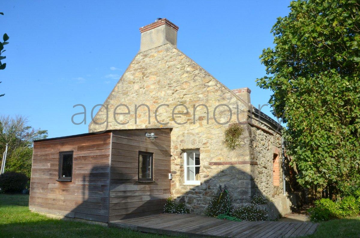 A cinq minutes � pied d'une petite plage intimiste, cette petite maison ancienne, simple, chaleureuse nous a imm�diatement s�duits.