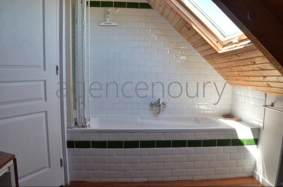 A cinq minutes � pied d'une petite plage intimiste, cette petite maison ancienne, simple, chaleureuse nous a imm�diatement s�duits.