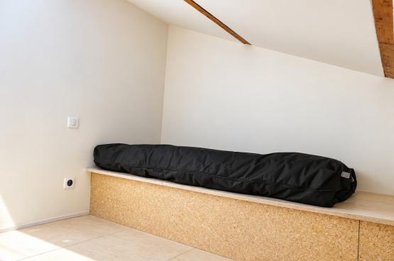 Petit loft neuf, a proximit� du bourg de palais