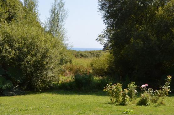 Derni�re maison du village, � 500 m�tres de la plage d'Herlin
