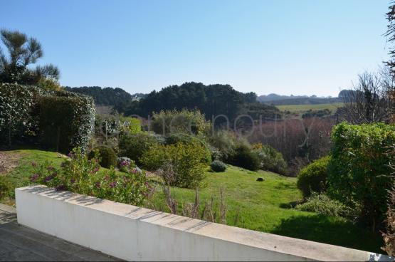 Nous avons �t� s�duits par la vue extr�mement d�gag�e qui porte tr�s au loin, au-dessus d'un vallon.