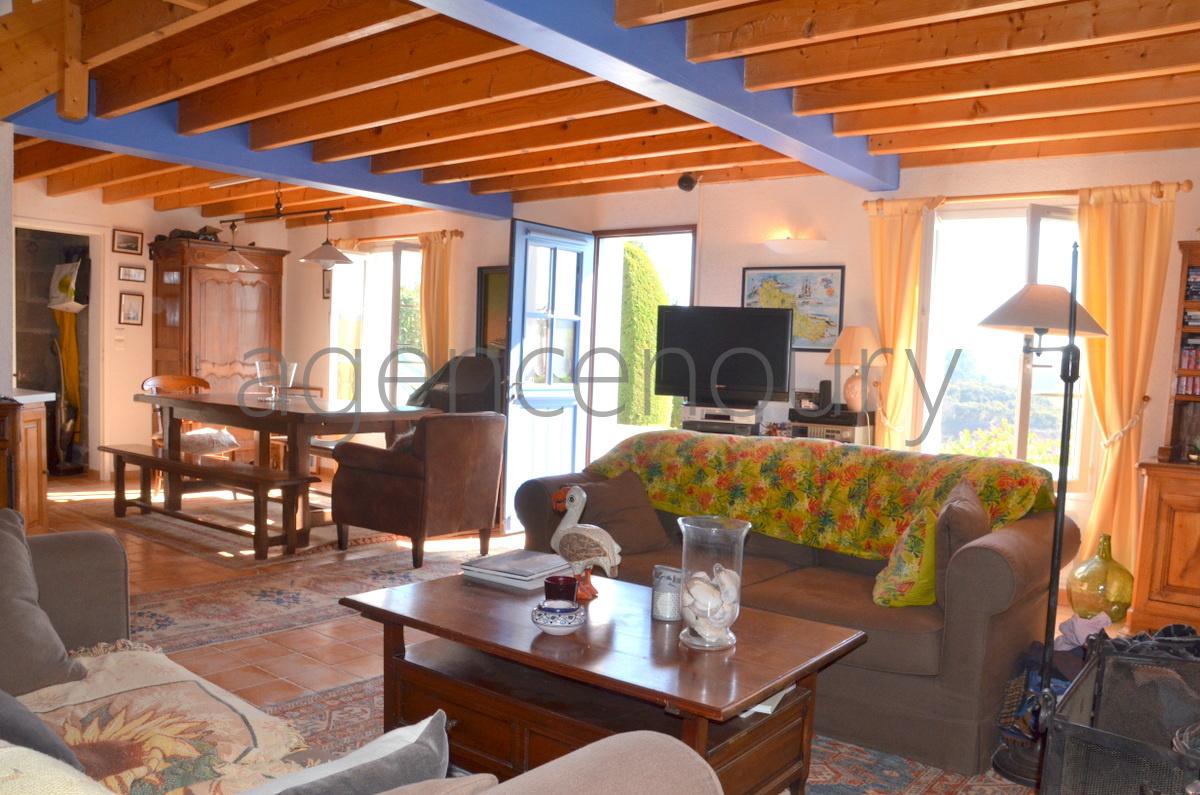 Nous avons �t� s�duits par la vue extr�mement d�gag�e qui porte tr�s au loin, au-dessus d'un vallon.