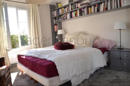 Nous avons �t� s�duits par la vue extr�mement d�gag�e qui porte tr�s au loin, au-dessus d'un vallon.