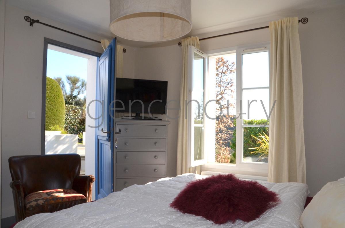 Nous avons �t� s�duits par la vue extr�mement d�gag�e qui porte tr�s au loin, au-dessus d'un vallon.