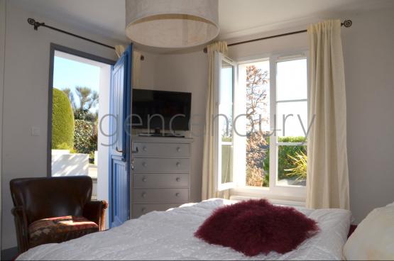 Nous avons �t� s�duits par la vue extr�mement d�gag�e qui porte tr�s au loin, au-dessus d'un vallon.