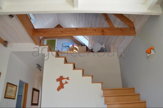 A 500 m�tres du c�ur de Palais, cette maison am�nag�e avec originalit� a �t� con�ue pour offrir confort et luminosit�.. 