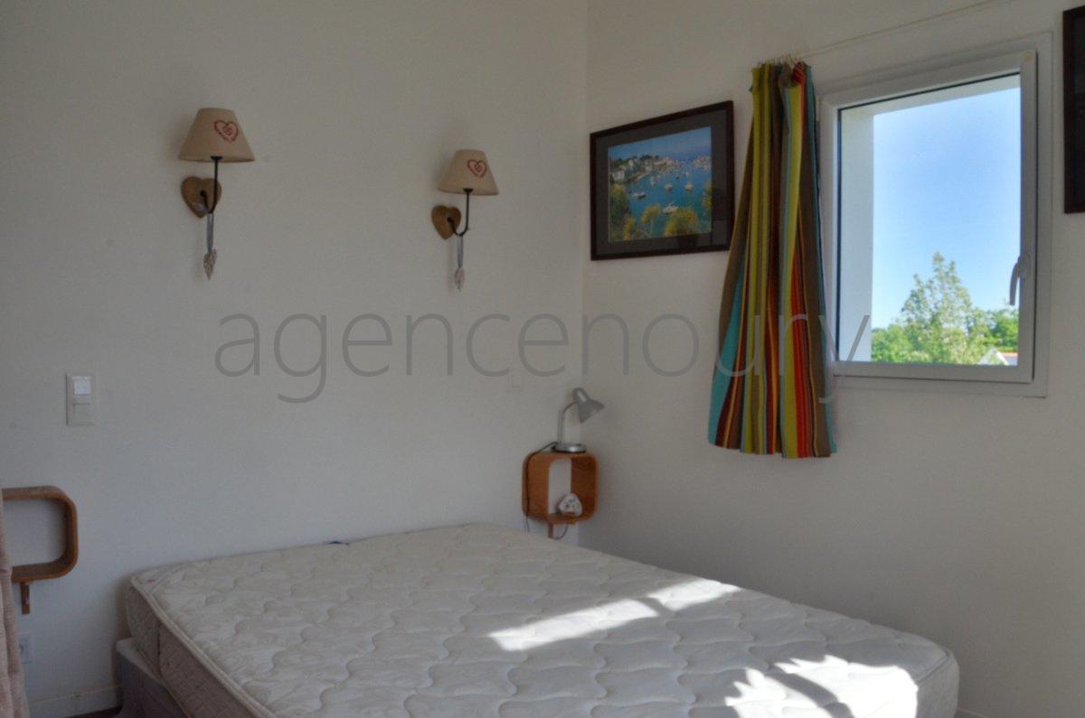 A 500 m�tres du c�ur de Palais, cette maison am�nag�e avec originalit� a �t� con�ue pour offrir confort et luminosit�.. 