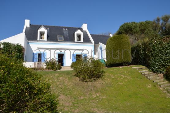 Nous avons �t� imm�diatement s�duits par la vue extr�mement d�gag�e qui laisse ici le regard porter au loin au-dessus d'un vallon.