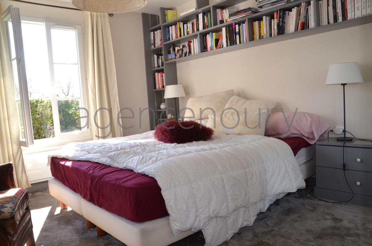 Nous avons �t� s�duits par la vue extr�mement d�gag�e qui laisse ici le regard porter au loin au-dessus d'un vallon.